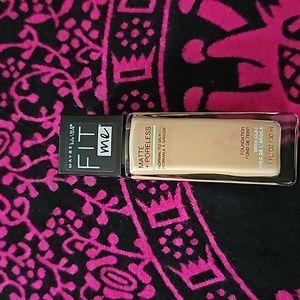 Maybelline Fit Me matte powerless foundation